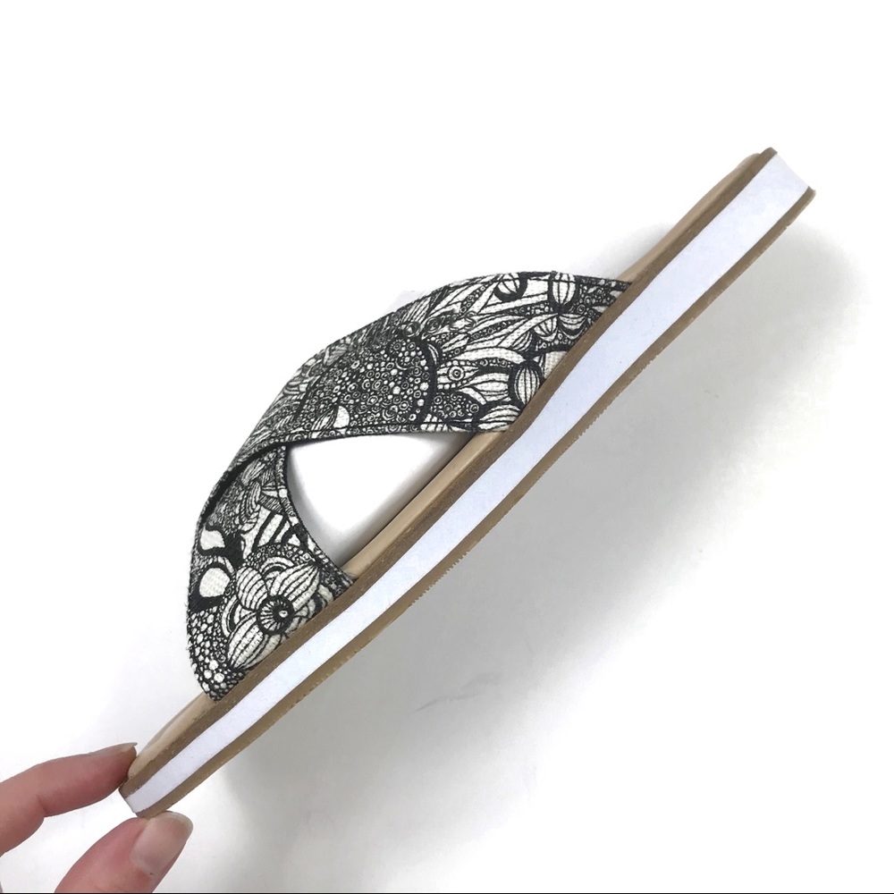 Sakroots Black & White Floral Slip On… - Picture 6 of 13